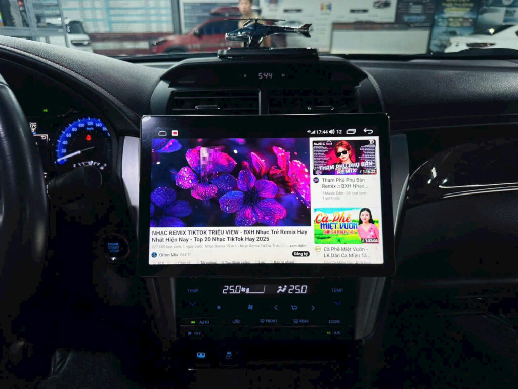 man-hinh-santek-2k-s900-360-6