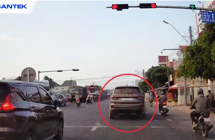 Cảnh báo: Mức phạt vượt đèn đỏ mới nhất 2026 tăng mạnh, áp dụng trừ điểm bằng lái