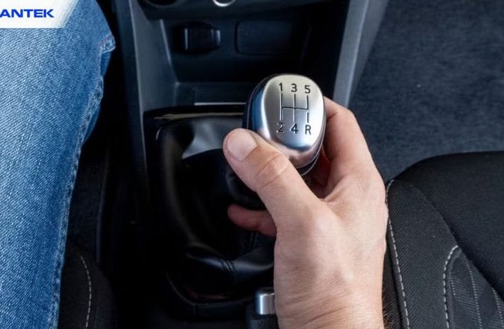 Xe Số Tự Động Có Nhanh Hơn Xe Số Sàn Không? So Sánh Chi Tiết